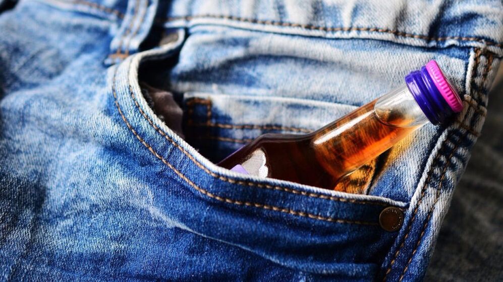 Unha botella de alcol no peto