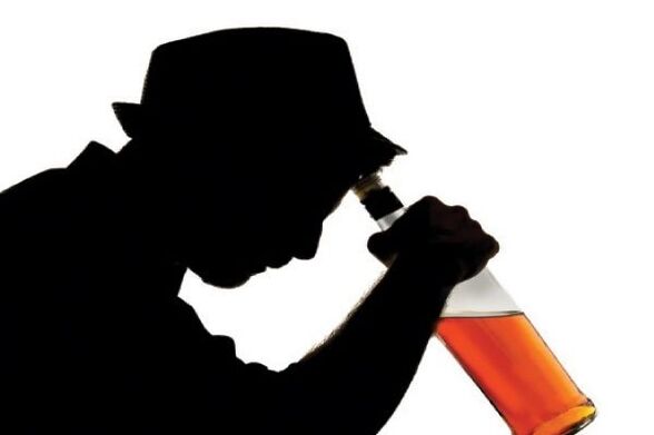 un home bebe alcohol como deixar